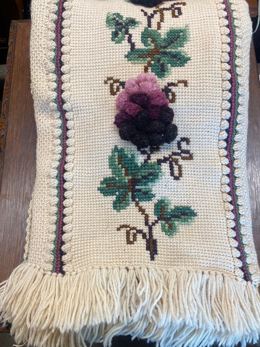 VINTAGE GRAPEVINE BLANKET