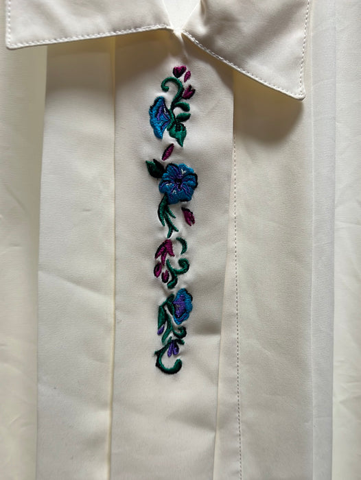 CREAM SHIRT WITH FLORAL ON BUTTON OVERLAY