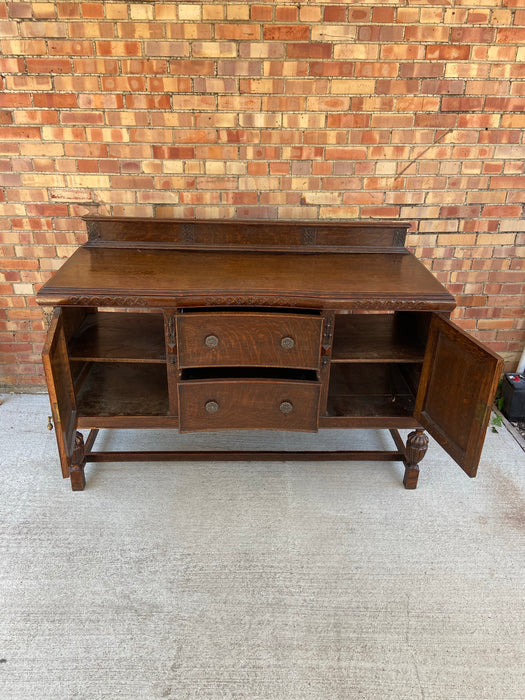 1930S ENGLISH OAK BUFFET WITH CARVED LEGS